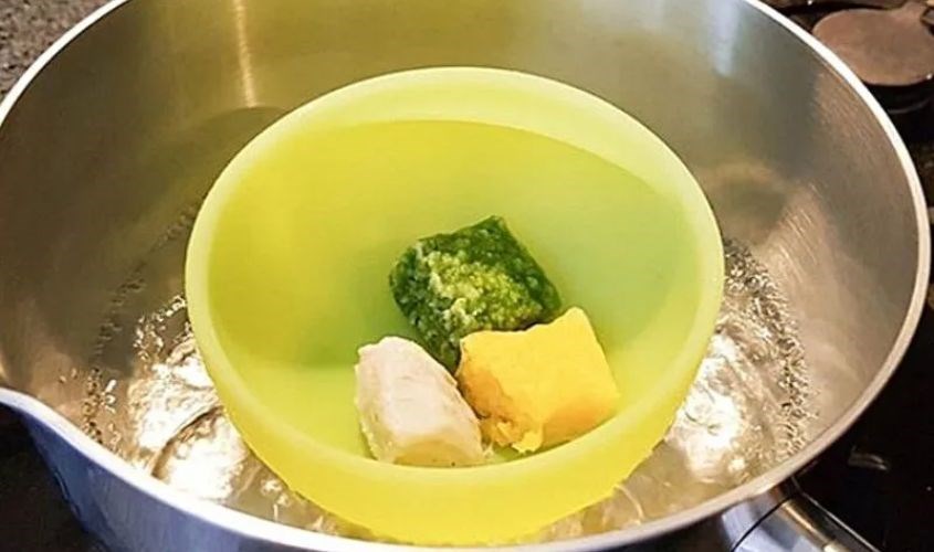 Phương pháp đun cách thủy giúp rã đông hiệu quả