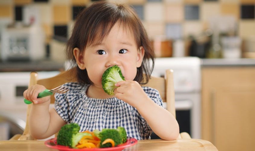 Bé ăn rau đúng cách giúp hệ tiêu hóa khỏe hơn