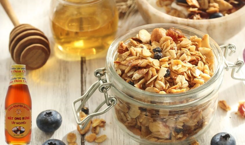 Mật ong rừng Tây Nguyên Xuân Nguyên chai 200 ml