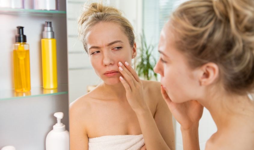 Sử dụng nước tẩy trang giả khiến tình trạng da ngày càng xấu