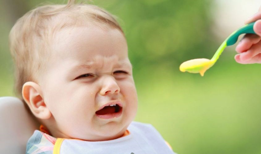 Cho bé ăn dặm sớm có tốt không?