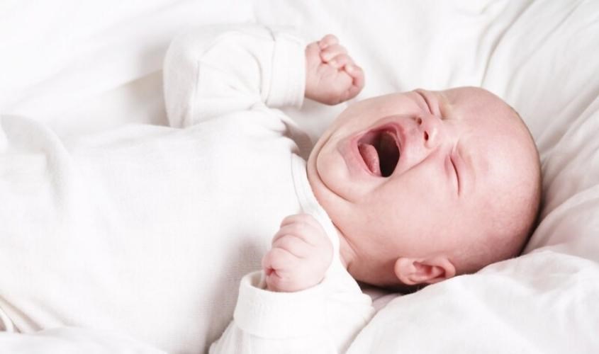 Bé ngủ không được ngon giấc và dễ quấy khóc