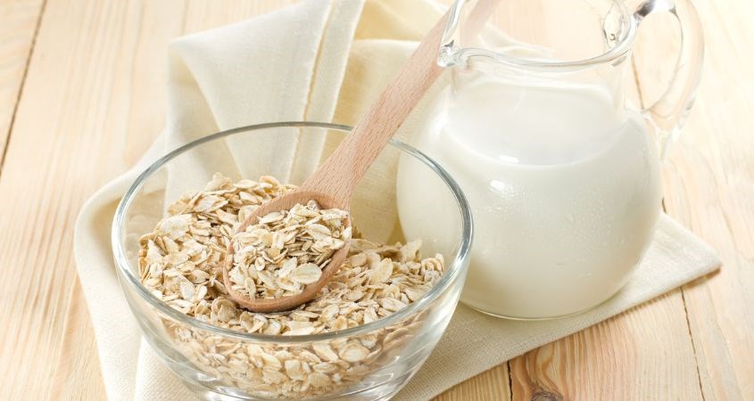 Mặt nạ yến mạch sữa tươi giàu vitamin, khoáng chất giúp trị mụn, chống lão hóa và nuôi dưỡng da trắng mịn