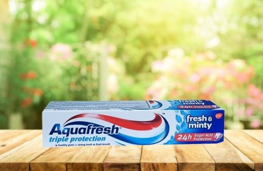 Kem đánh răng Aquafresh Triple Protection