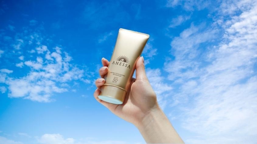 Da khô nên chọn kem chống nắng Anessa dạng gel