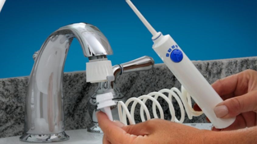 Vệ sinh phần bên trong của máy tăm nước