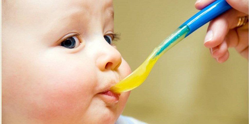 Nếu nêm lượng nước mắm theo khẩu vị của người lớn sẽ hình thành thói quen ăn mặn cho trẻ