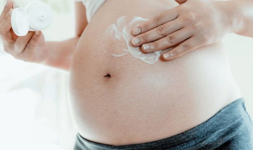 Mẹ có thể sử dụng các loại kem đặc trị rạn da bụng và đùi 