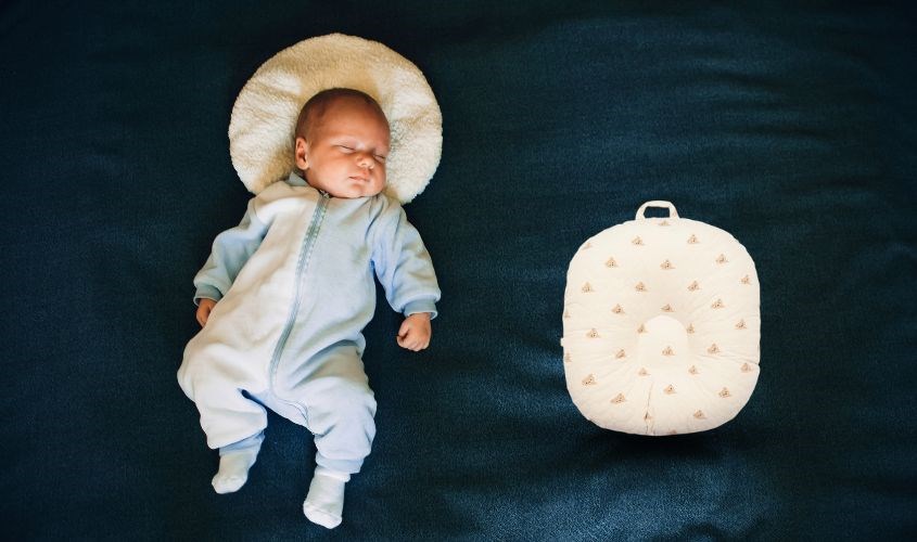 Gối chống trào ngược Bessla 74x71x20 cm - Gấu nghiêng mặt