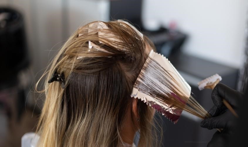 Cách buộc tóc nửa đầu cho tóc ngăn và tóc dài nữ tính