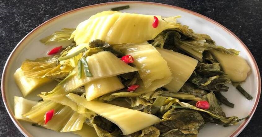 Dưa muối là món mà mẹ sau sinh cần kiêng cữ. Nguồn hình cookpad