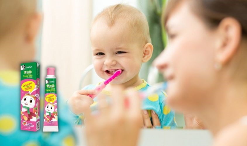 Kem đánh răng cho bé Darlie hương dâu 40g