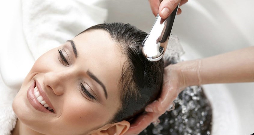 Làm ướt tóc