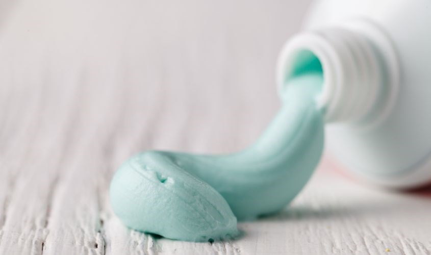 Nên sử dụng kem đánh răng chuyên biệt cho trẻ em để bảo vệ sức khoẻ của bé