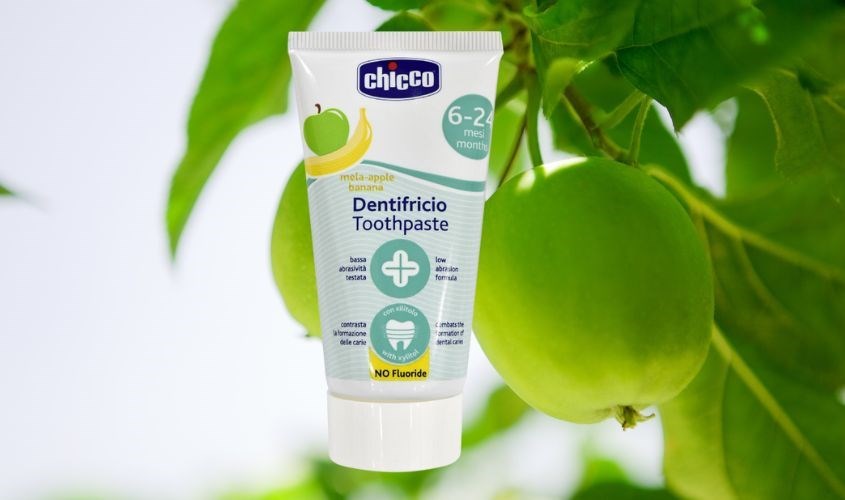 Kem đánh răng hương dâu Chicco cho trẻ em