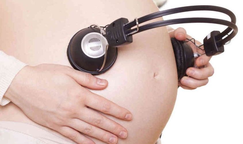 Cho thai nhi nghe nhạc đúng thời điểm để kích thích phát triển thính giác