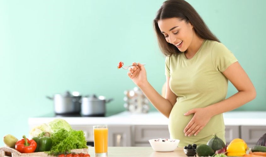 Mẹ sử dụng thực phẩm yêu thích để kích thích vị giác cho bé