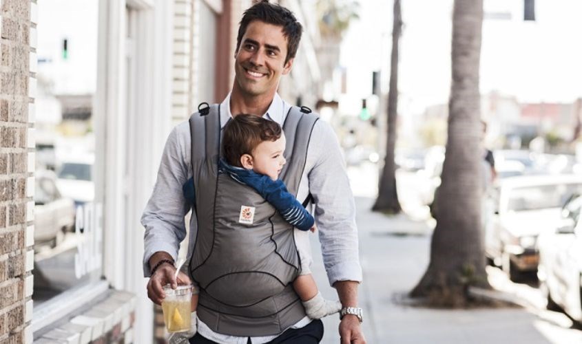 Khi sử dụng địu ba mẹ cần lưu ý để đảm bảo an toàn cho bé