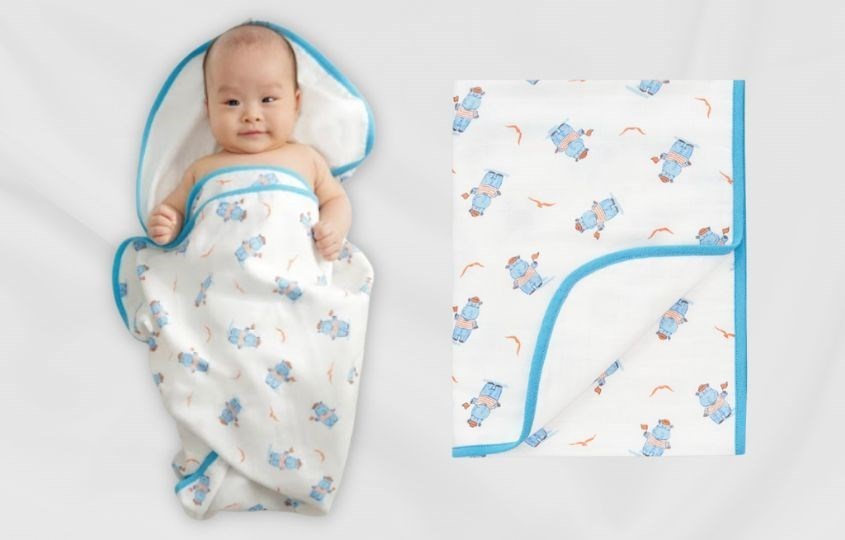 Mẹ nên quấn kén cho bé bằng khăn xô cotton Lullaby NH638P từ lúc chào đời đến khoảng 2 - 3 tháng