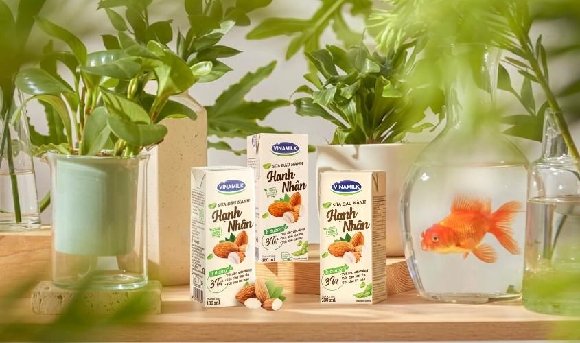 Lốc 4 hộp sữa đậu nành hạnh nhân Vinamilk 180 ml