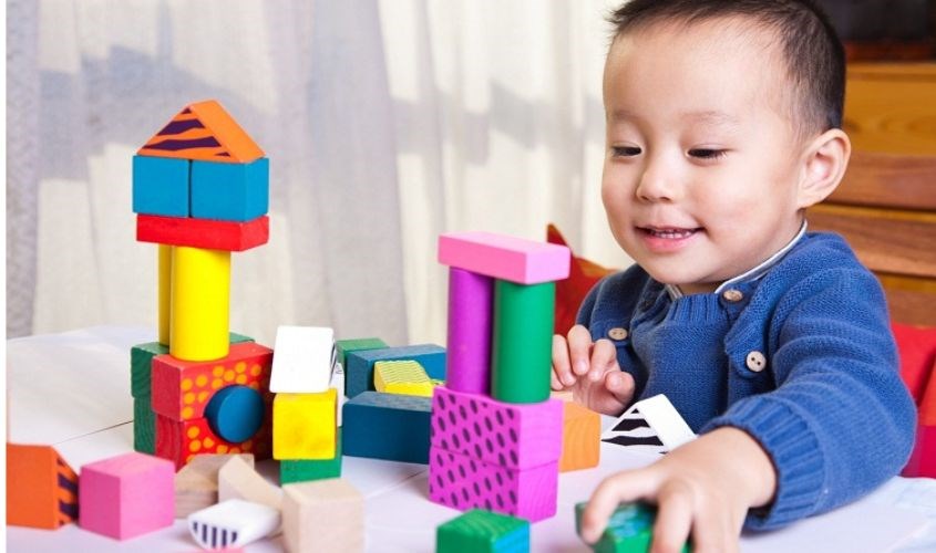 Trò chơi xây nhà cho bé 2 tuổi. Nguồn: Internet