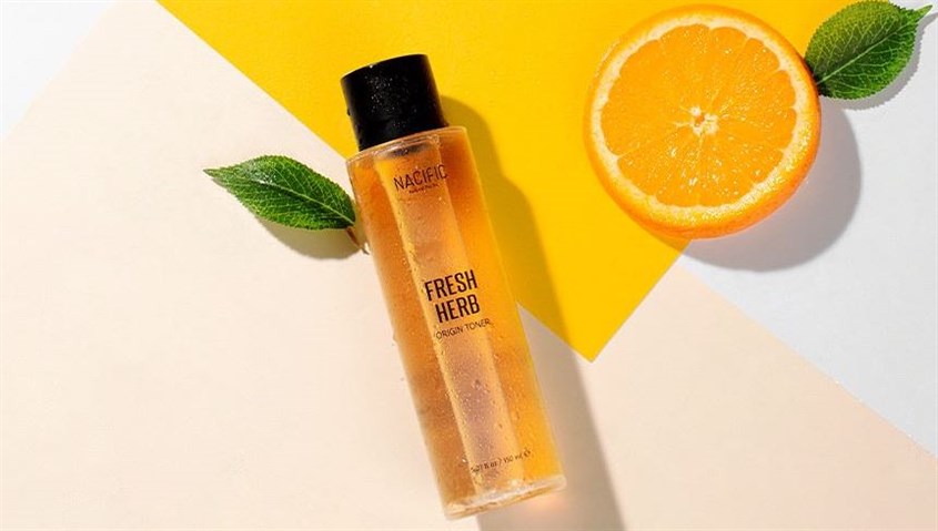 Toner dưỡng trắng làm dịu da Nacific Fresh Herb Origin chiết xuất Hoa Cúc 150 ml