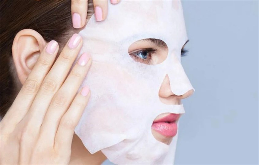 Sử dụng nước hoa hồng như lotion mask