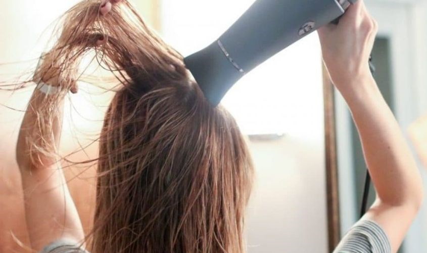Chỉ sấy khô khoảng 90% tóc