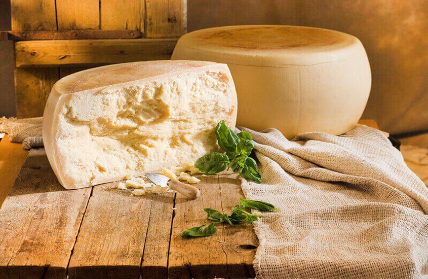 Bảo quản phô mai cứng và bán cứng trong hộp kín