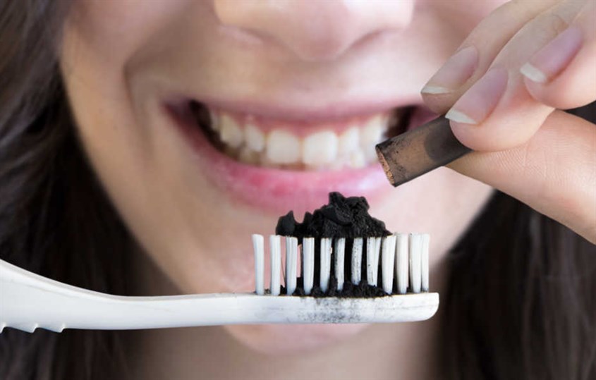 Không nên lạm dụng dùng kem đánh răng than hoạt tính quá nhiều