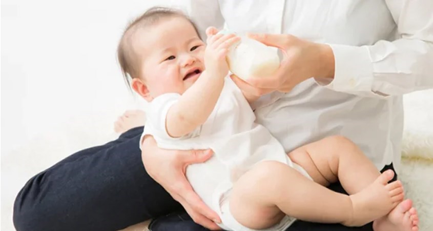 Cho trẻ sử dụng thực phẩm và đồ uống thay thế