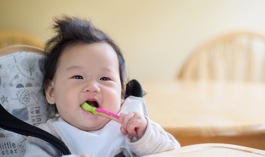 Trẻ bất dung nạp lactose có thể do thiếu men vi sinh