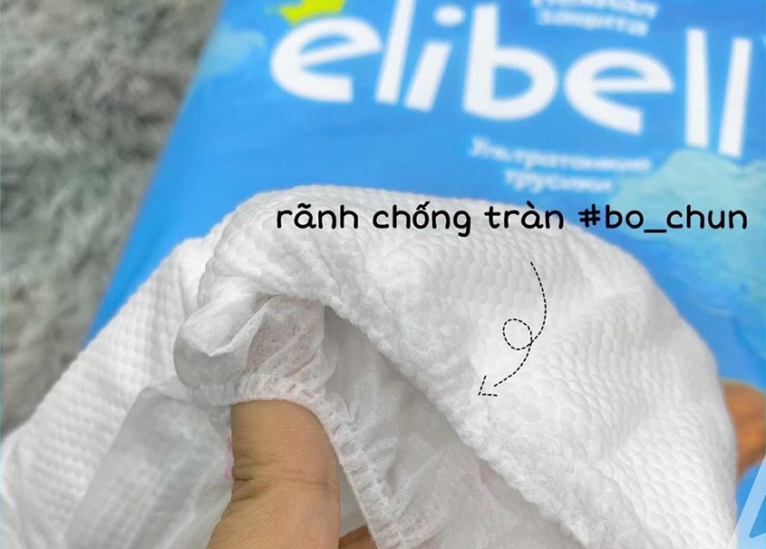 Bỉm còn có hệ thống vách chống tràn kép khá cao cùng khả năng thấm hút 1000ml trong 30 giây Bỉm còn có hệ thống vách chống tràn kép khá cao cùng khả năng thấm hút 1000ml trong 30 giây