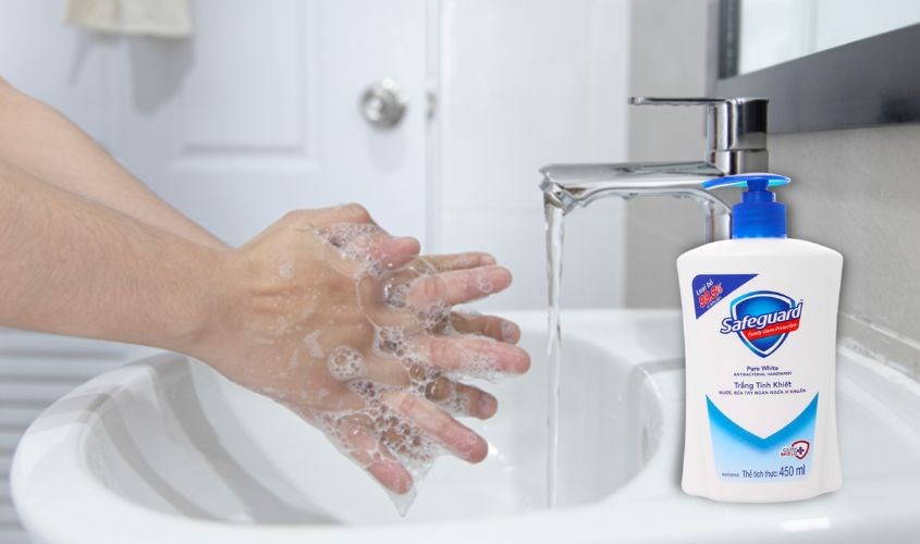 Nước rửa tay Safeguard Trắng Tinh Khiết chai 450 ml