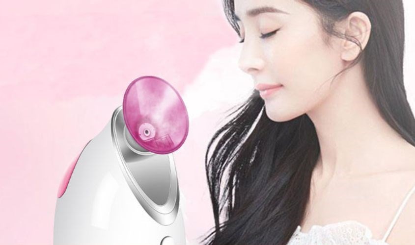 Kết hợp máy xông mặt với tinh dầu giúp đẩy mụn nhanh hơn