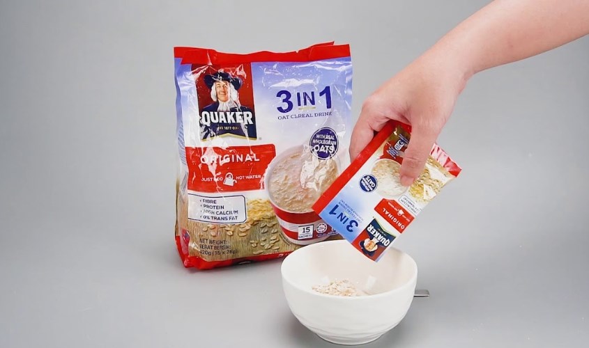 Yến mạch nguyên chất cán vỡ vị truyền thống Quaker 420g (dành cho bé từ 3 tuổi)