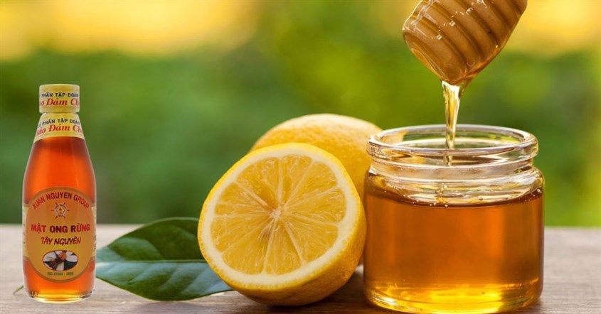 Mật ong kết hợp với tinh bột nghệ tạo thành hỗn hợp mặt nạ cho bà bầu an toàn