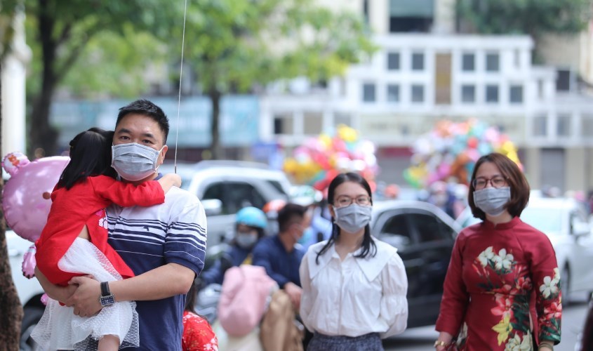 Đeo khẩu trang khi ra ngoài rất cần thiết