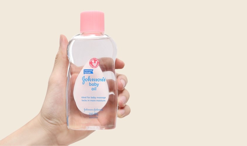 Dầu massage cho bé Johnson
