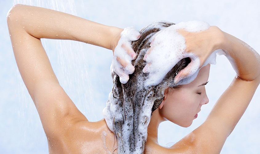 Cách trị nấm da đầu bằng dung dịch vệ sinh phụ nữ hiêu quả
