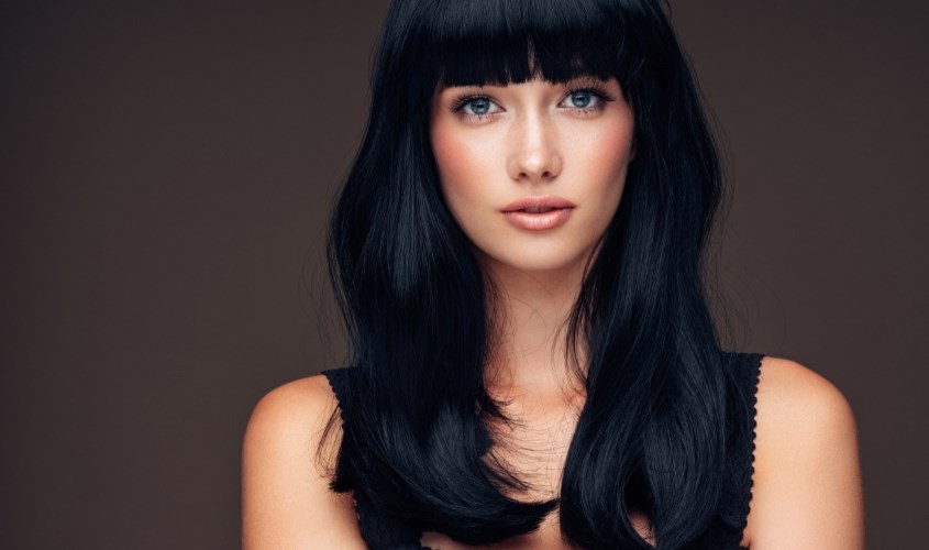 Tóc thường không nhiều dầu và không quá khô