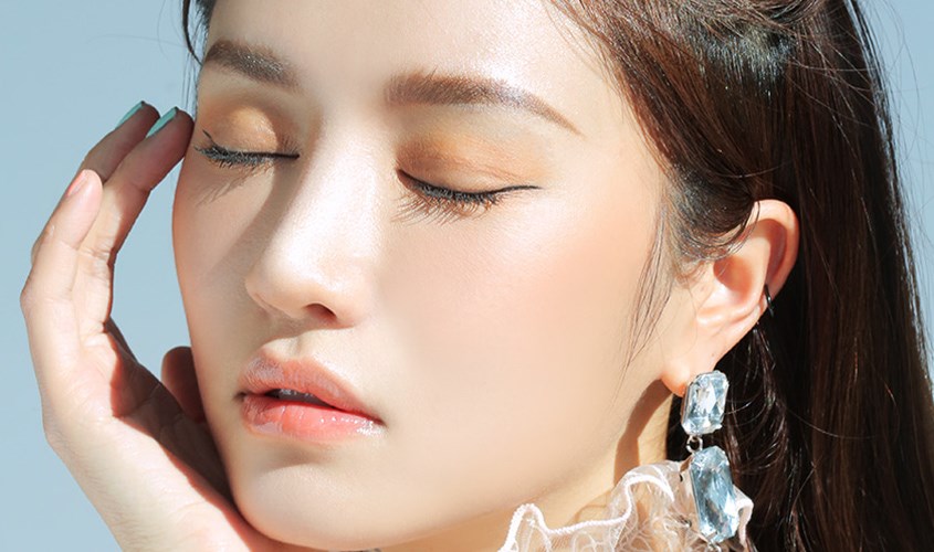 Cọ đánh kem nền giúp sở hữu lớp nền mỏng, mịn, nhẹ và tự nhiên hơn Cọ đánh kem nền giúp sở hữu lớp nền mỏng, mịn, nhẹ và tự nhiên hơn