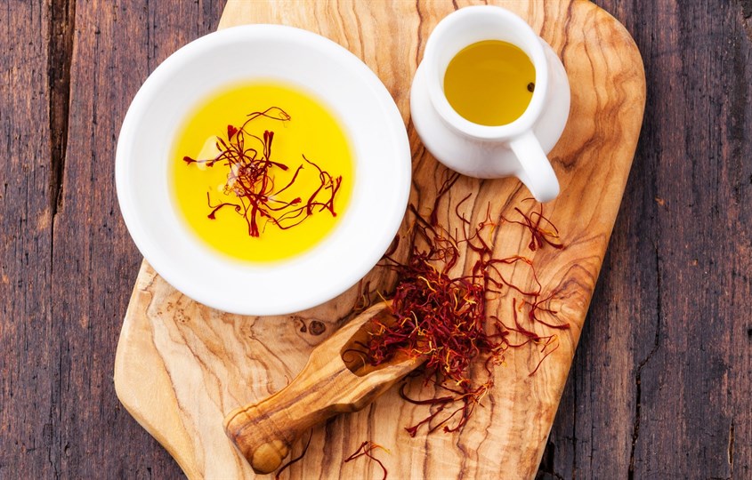 Saffron ngâm mật ong pha nước ấm