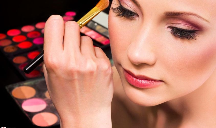 Giúp lớp nền mịn màng, lâu trôi