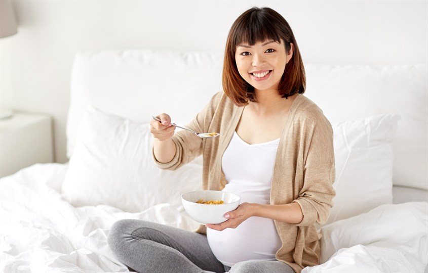 Bà bầu 3 tháng cuối uống ngũ cốc dinh dưỡng giúp lợi sữa sau sinh