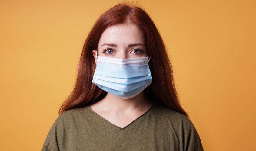 Đeo khẩu trang có thể ngăn tia UV có hại cho làn da