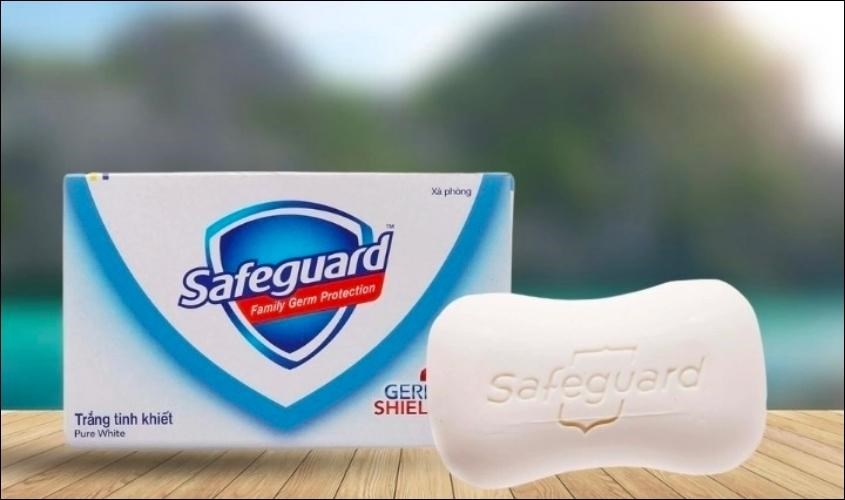 Xà bông cục Safeguard trắng tinh khiết bảo vệ vượt trội hương dịu nhẹ 135g