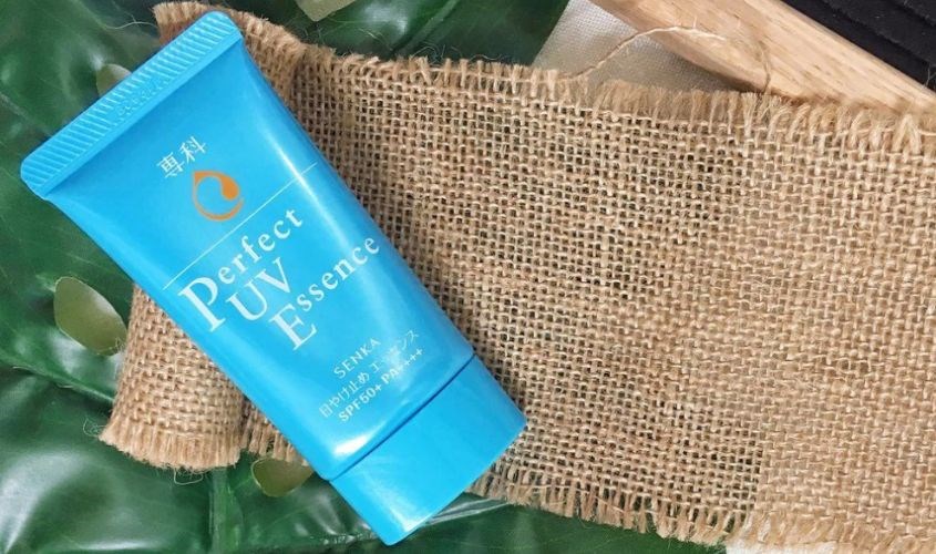 Kem chống nắng Senka Perfect UV Essence phù hợp với làn da tuổi dậy thì