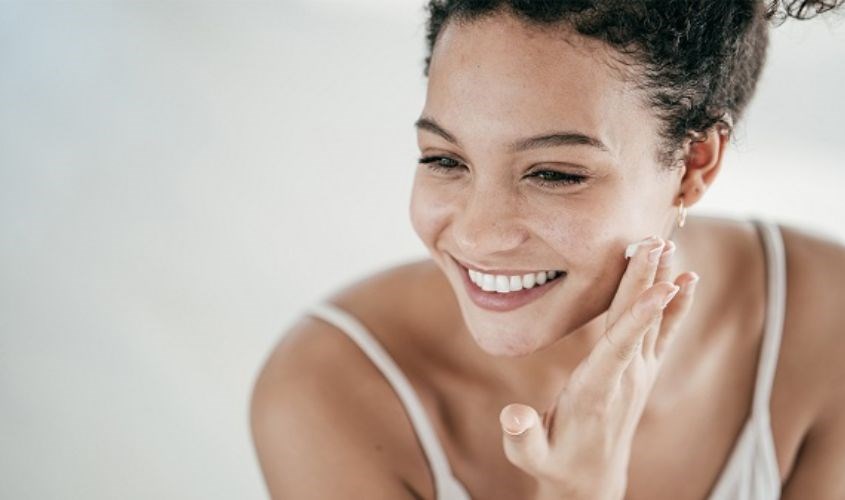 Retino có khả năng bào sừng giúp cải thiện sắc tố da