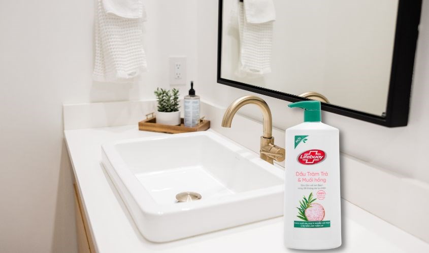 Sữa tắm Lifebuoy muối hồng và dầu tràm trà